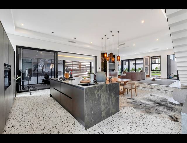 4 BEDROOM HOUSE FOR SALE IN HELDERFONTEIN ESTATE